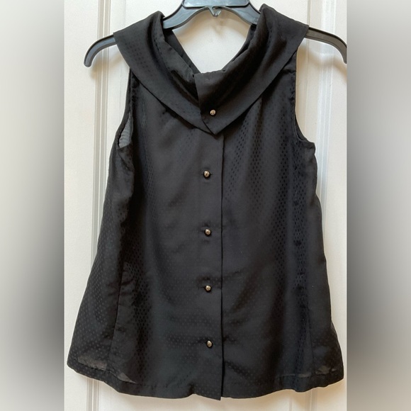 Maldita Rear Button Down Sleeveless Top - Picture 2 of 6